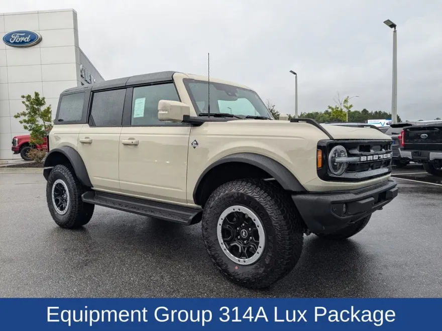 2025 Ford Bronco Outer Banks photo 1