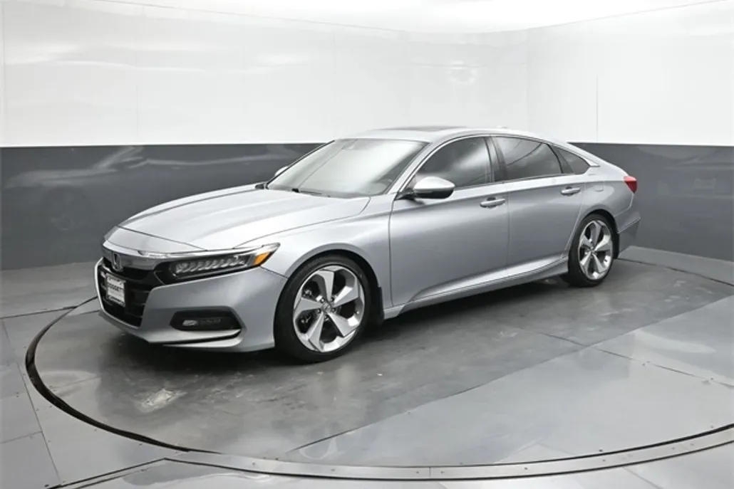2018 Honda Accord Touring 2.0T photo 1
