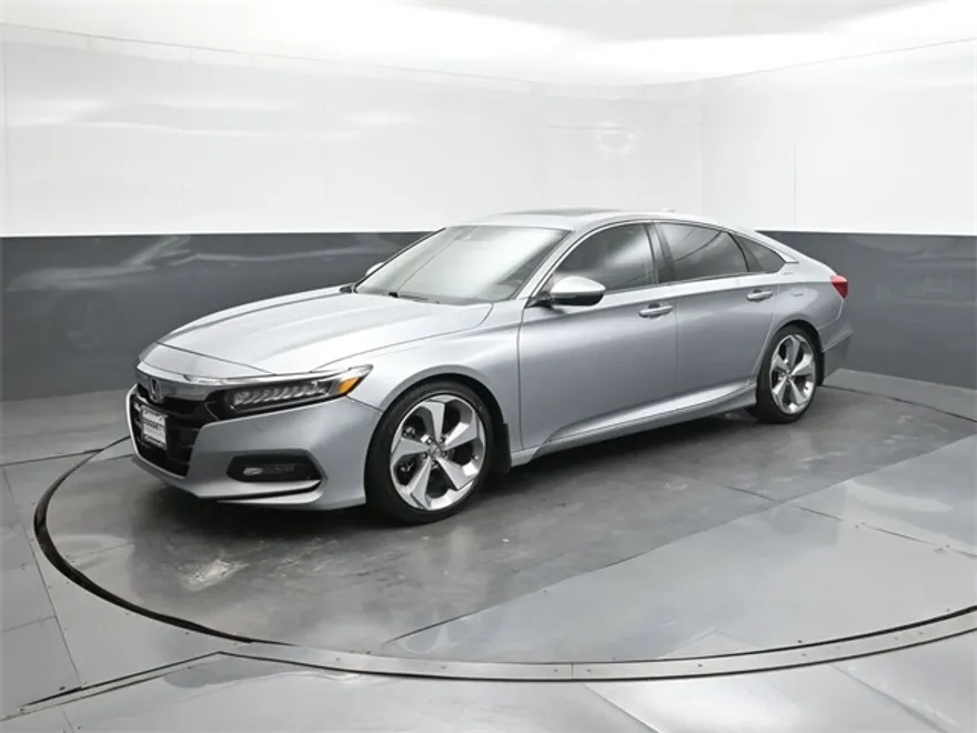2018 Honda Accord Touring 2.0T photo 1