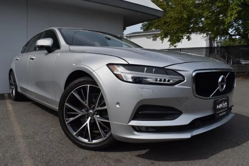 2018 Volvo S90 T5 Momentum photo 1