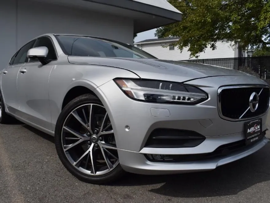 2018 Volvo S90 T5 Momentum photo 1
