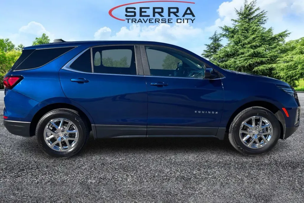 2023 Chevrolet Equinox LT photo 1
