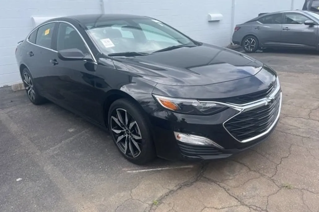 2022 Chevrolet Malibu RS photo 1