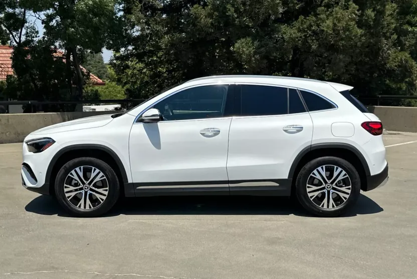 2025 Mercedes Benz GLA 250 4MATIC photo 1