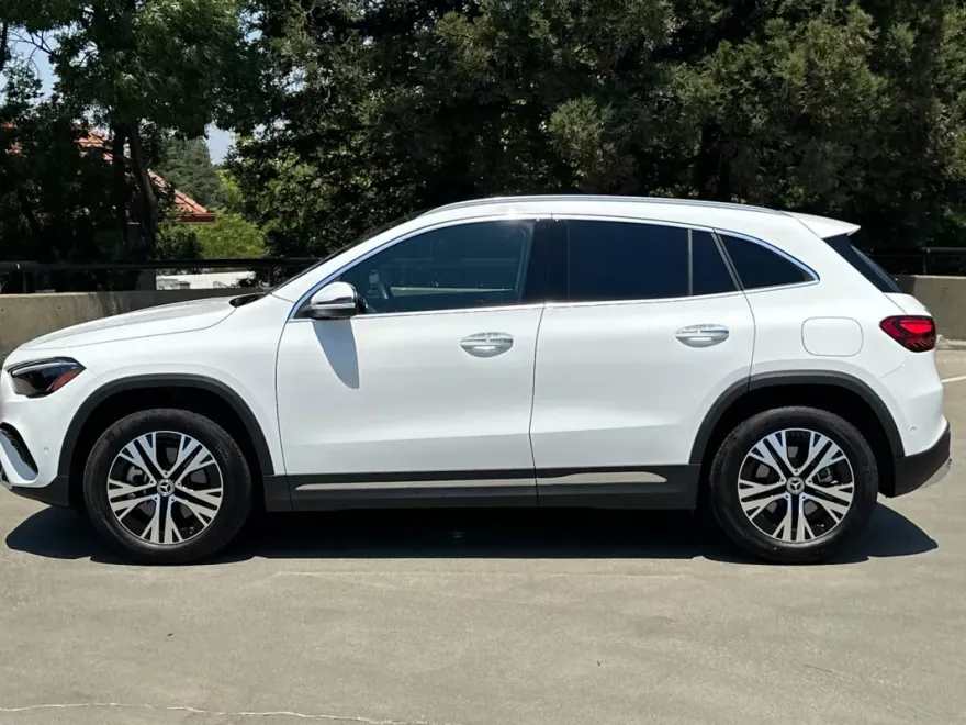 2025 Mercedes Benz GLA 250 4MATIC photo 1
