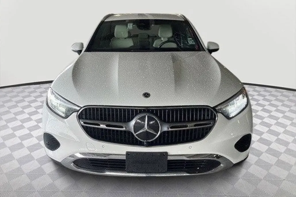 2024 Mercedes Benz GLC 300 photo 1