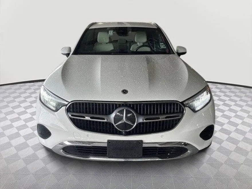 2024 Mercedes Benz GLC 300 photo 1