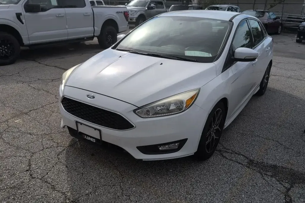 2015 Ford Focus SE photo 1