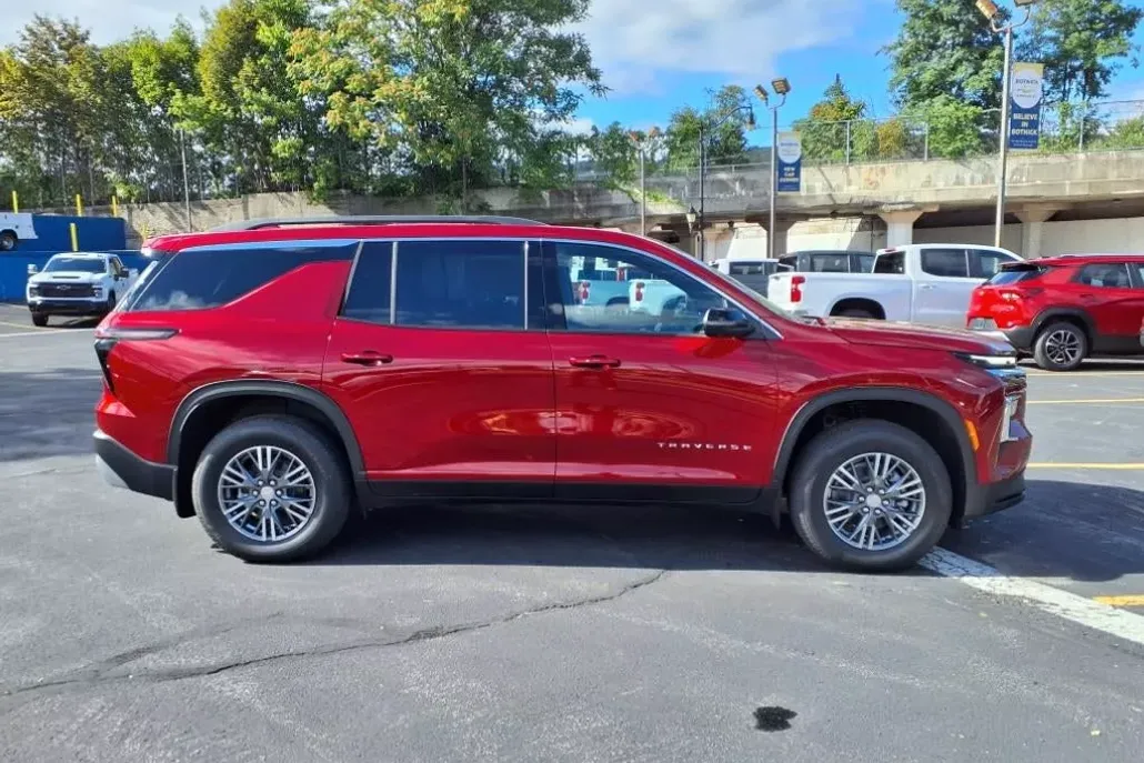 2026 Chevrolet Traverse photo 1