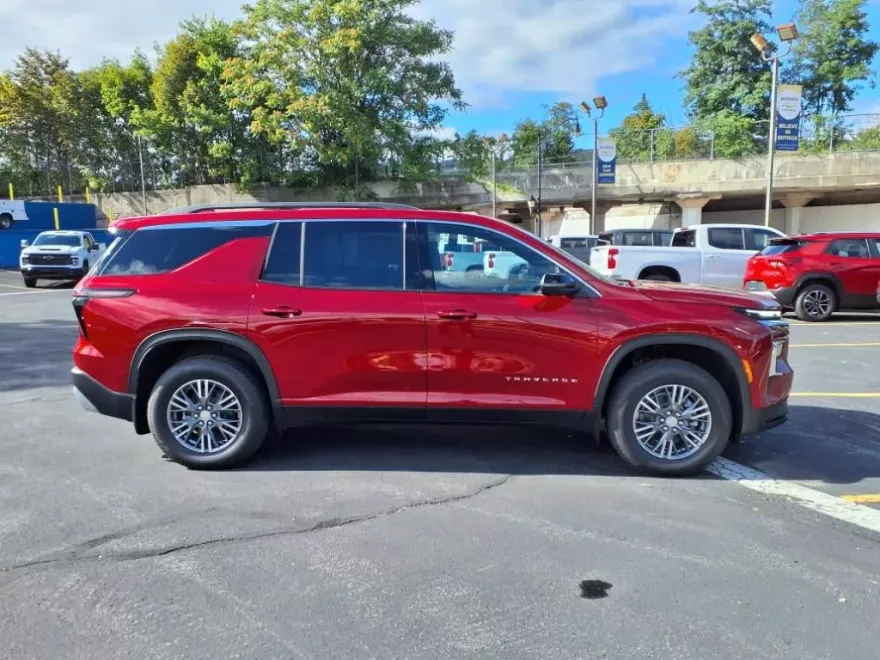 2026 Chevrolet Traverse photo 1