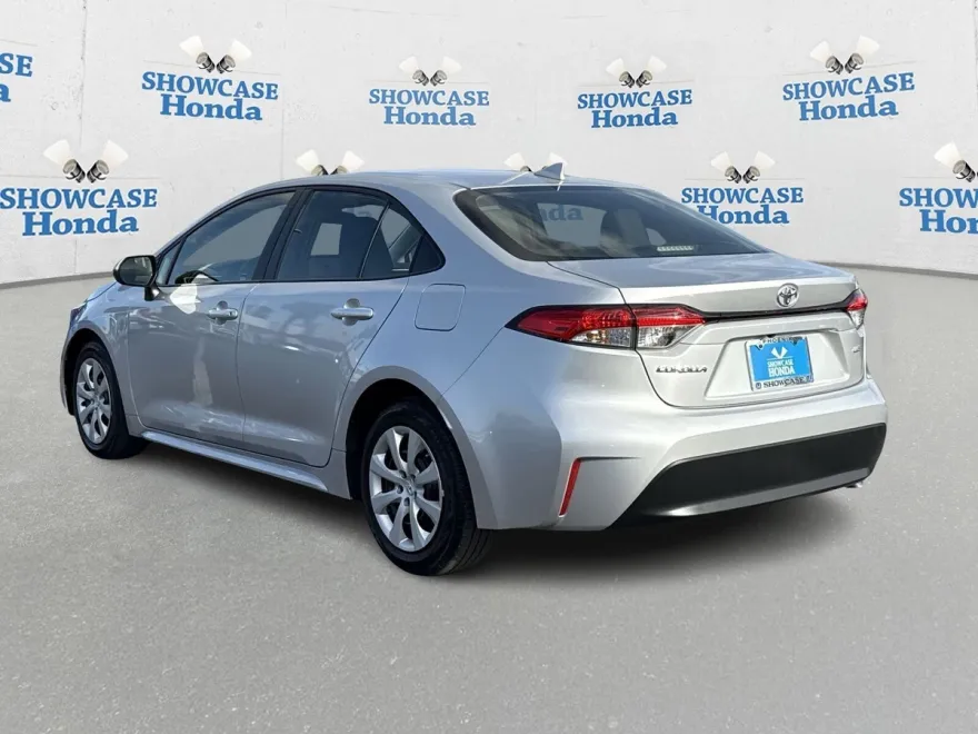 2023 Toyota Corolla LE photo 1