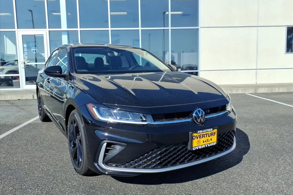 2025 Volkswagen Jetta SE photo 1