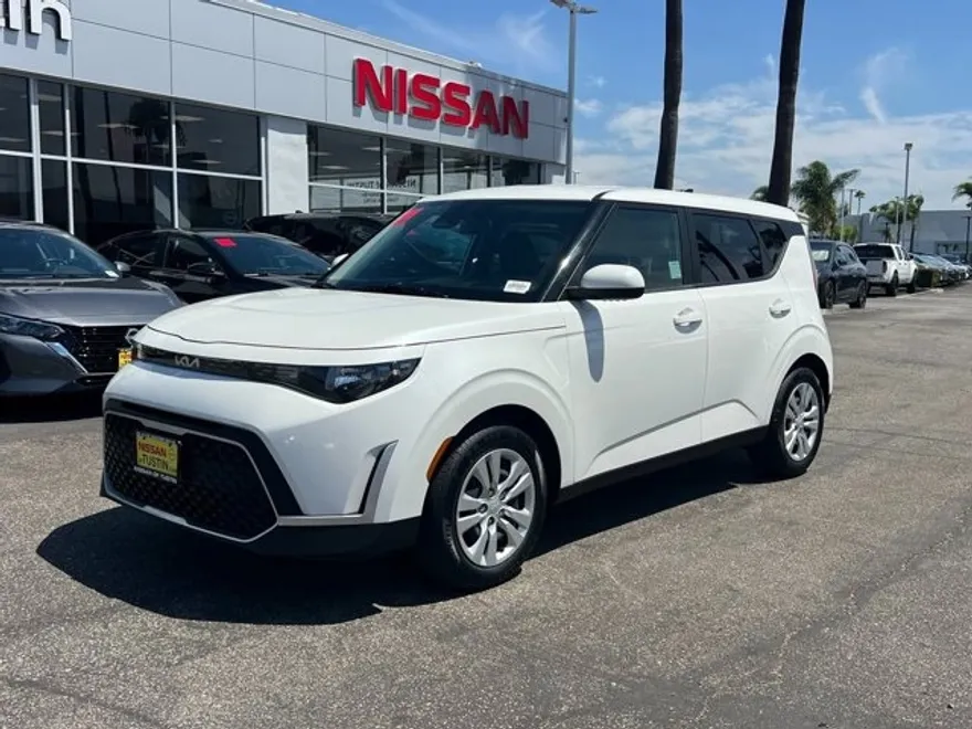 2023 Kia Soul LX photo 1
