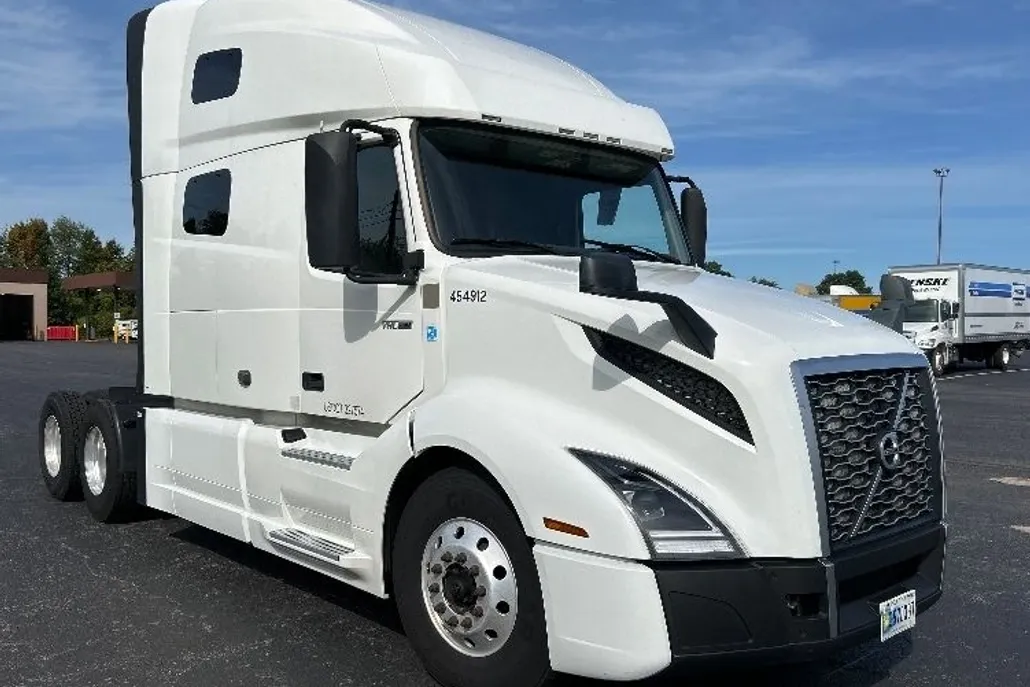 2022 Volvo Truck VNL photo 1