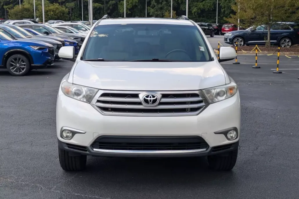 2011 Toyota Highlander Base photo 1