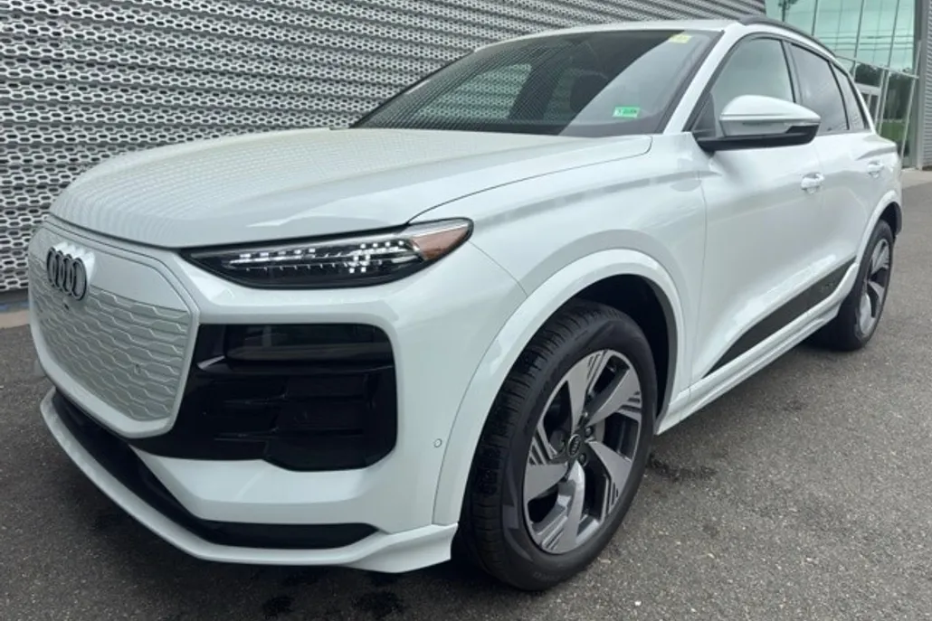 2025 Audi Q6 E-tron Premium Plus photo 1
