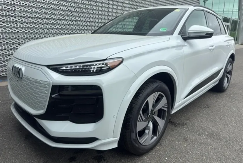 2025 Audi Q6 E-tron Premium Plus photo 1