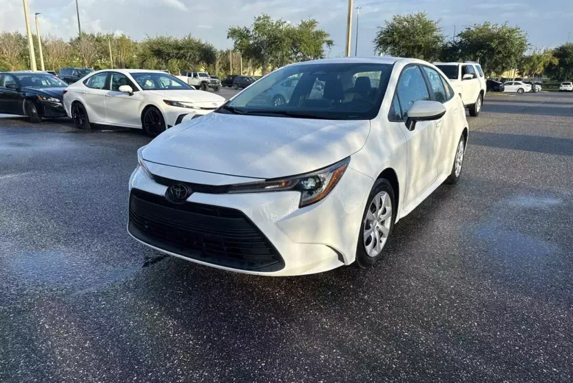 2024 Toyota Corolla LE photo 1