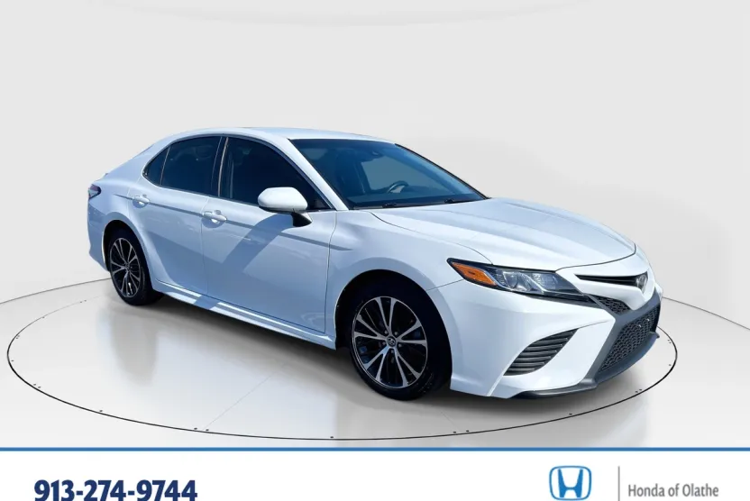 2018 Toyota Camry SE XLE photo 1