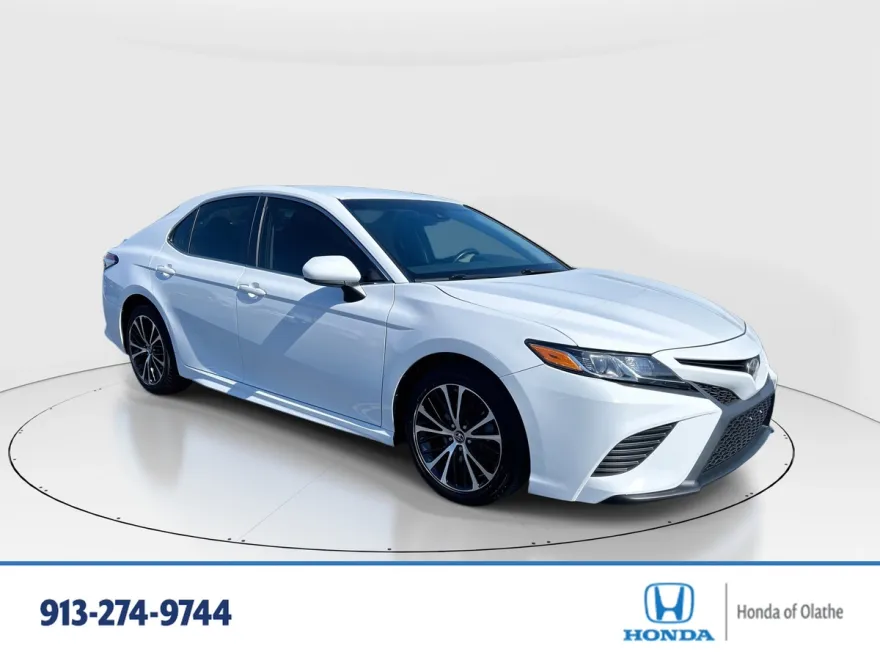 2018 Toyota Camry SE XLE photo 1