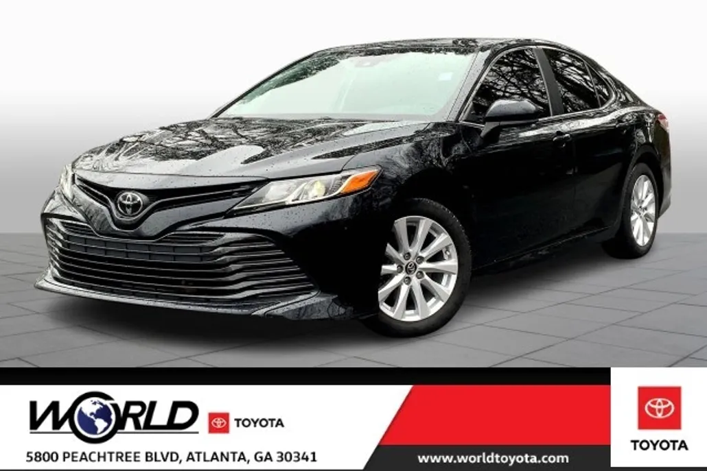 2019 Toyota Camry LE photo 1