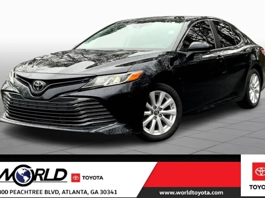2019 Toyota Camry LE photo 1