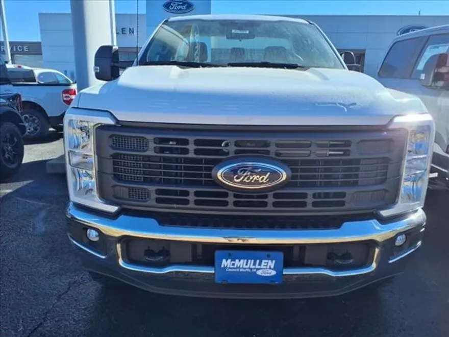 2025 Ford F-250 photo 2