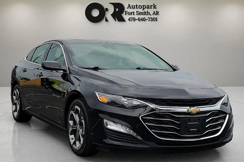2024 Chevrolet Malibu 1LT photo 1