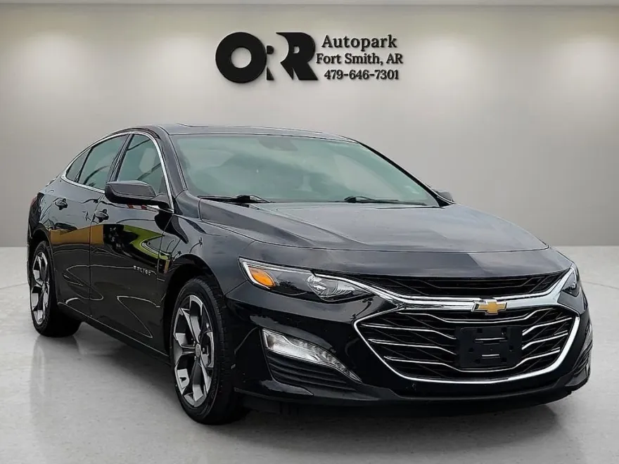 2024 Chevrolet Malibu 1LT photo 1