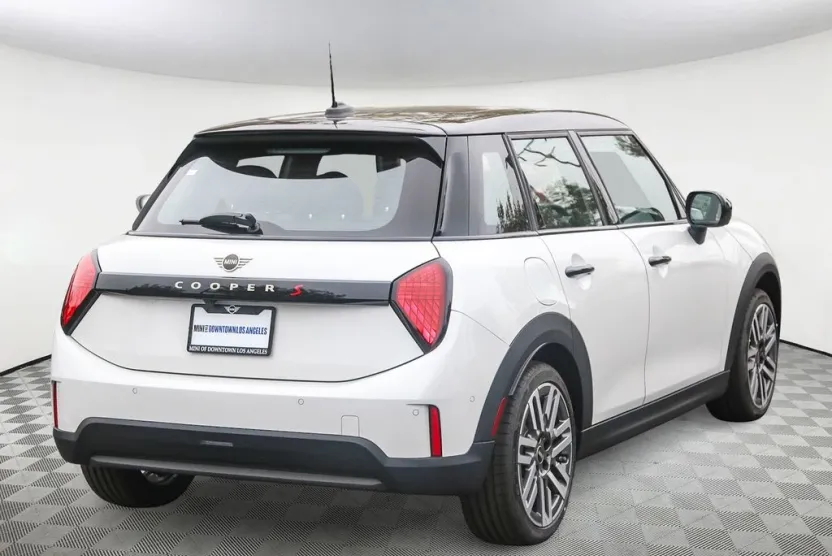 2026 Mini Cooper 4 Door Hardtop S Iconic photo 1