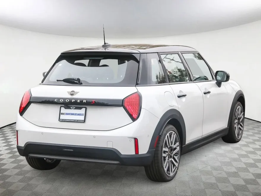 2026 Mini Cooper 4 Door Hardtop S Iconic photo 1