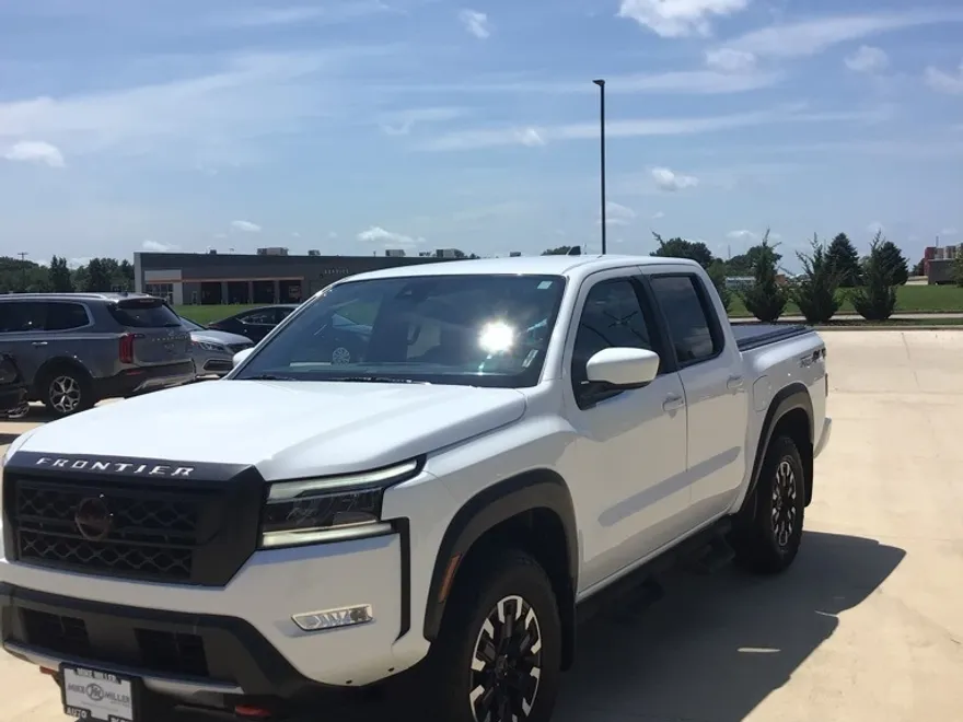 2023 Nissan Frontier Crew Cab PRO-4X photo 1