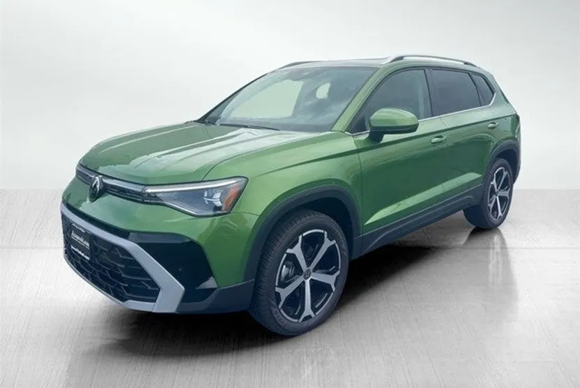 2025 Volkswagen Taos SEL photo 1