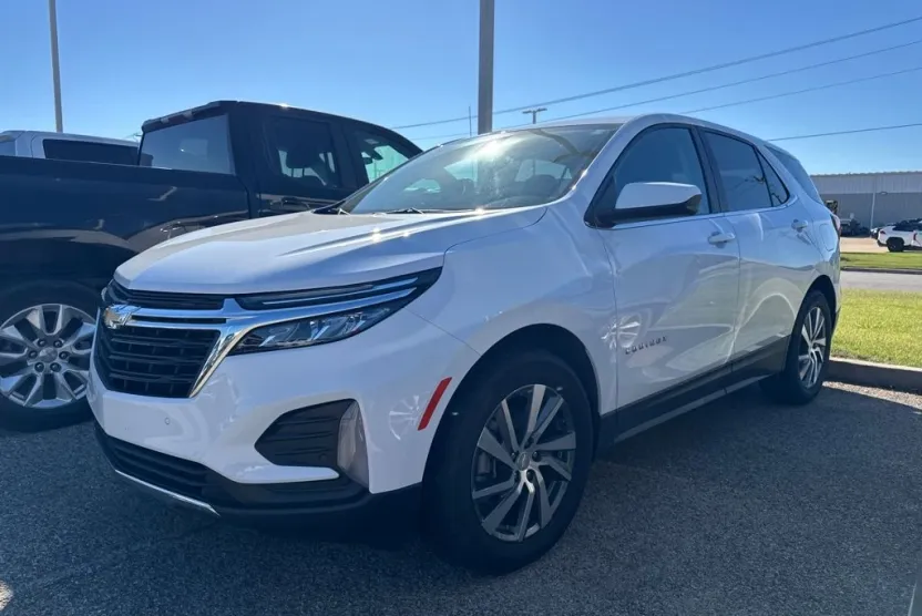 2022 Chevrolet Equinox LT photo 1