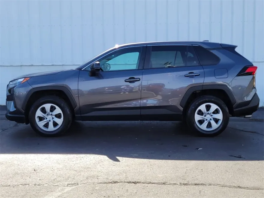2024 Toyota RAV4 LE photo 1