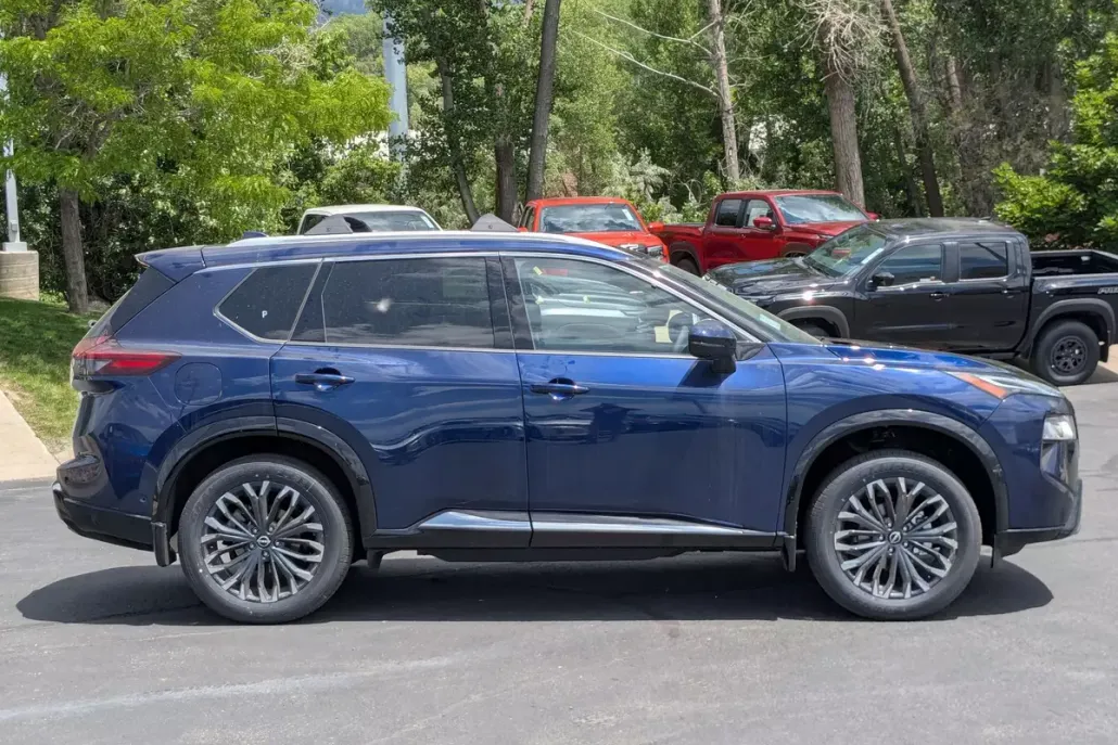 2025 Nissan Rogue Platinum photo 1