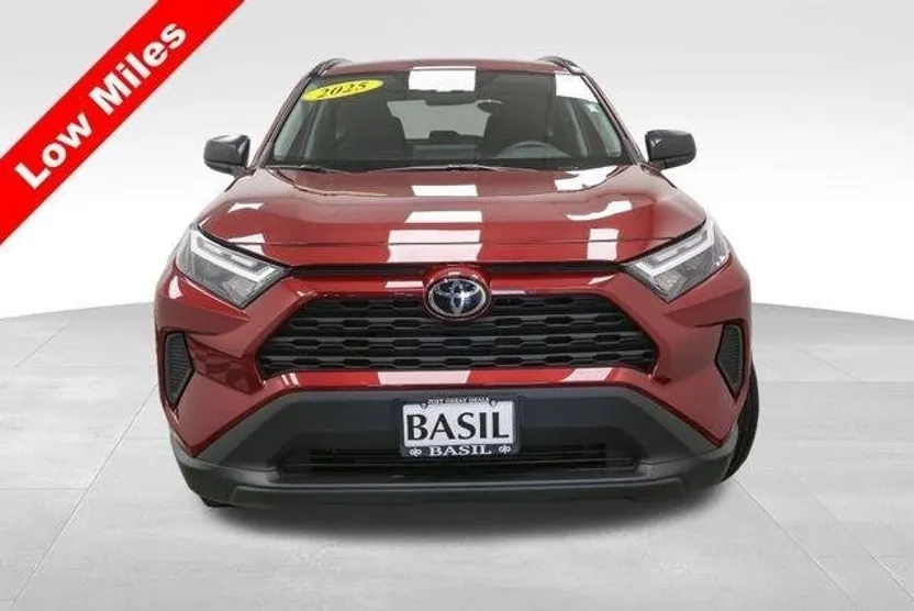 2025 Toyota RAV4 Hybrid LE photo 1