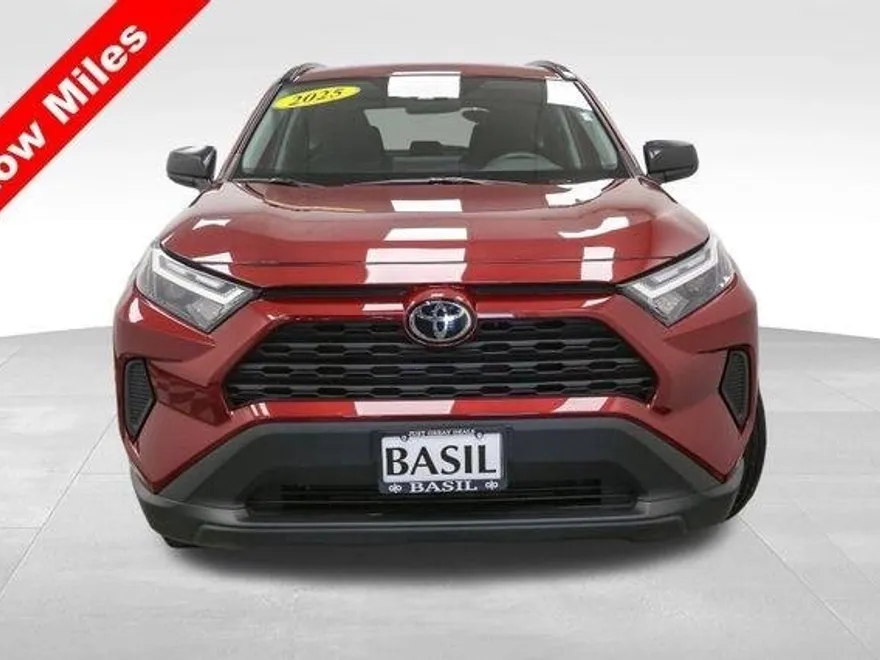 2025 Toyota RAV4 Hybrid LE photo 1