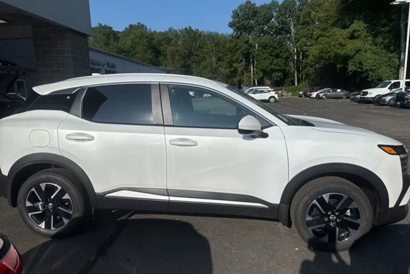2025 Nissan Kicks SV photo 1