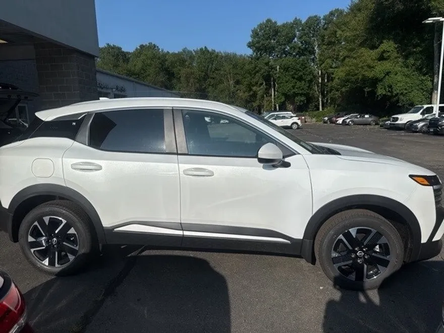 2025 Nissan Kicks SV photo 1