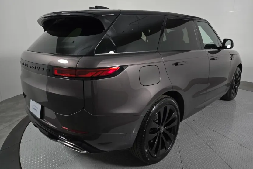 2025 Land Rover Range Rover Sport SE photo 1