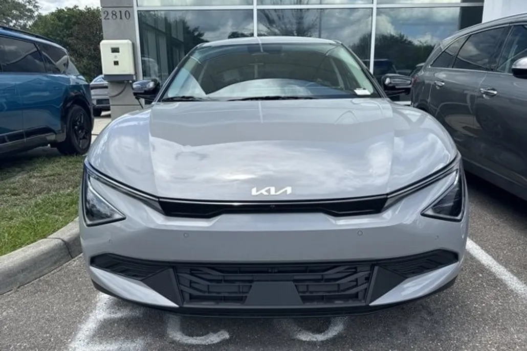 2025 Kia EV6 Light photo 1