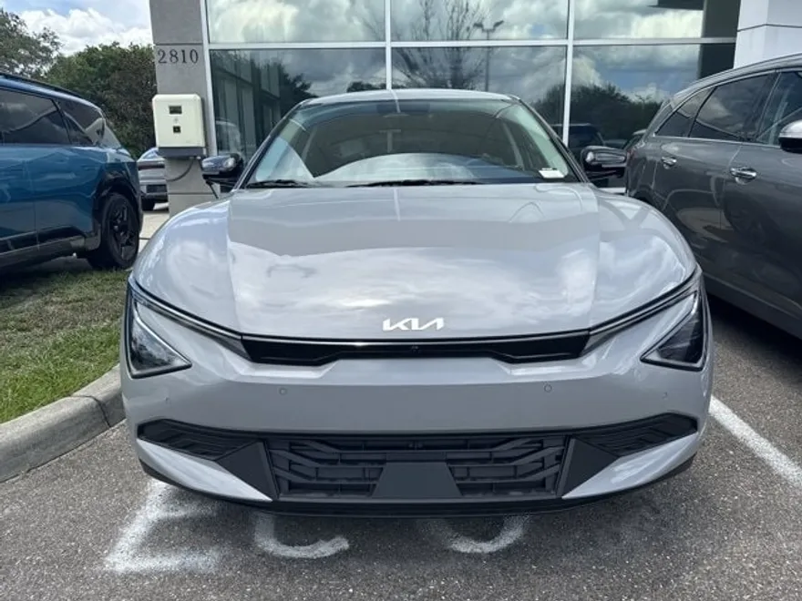 2025 Kia EV6 Light photo 1
