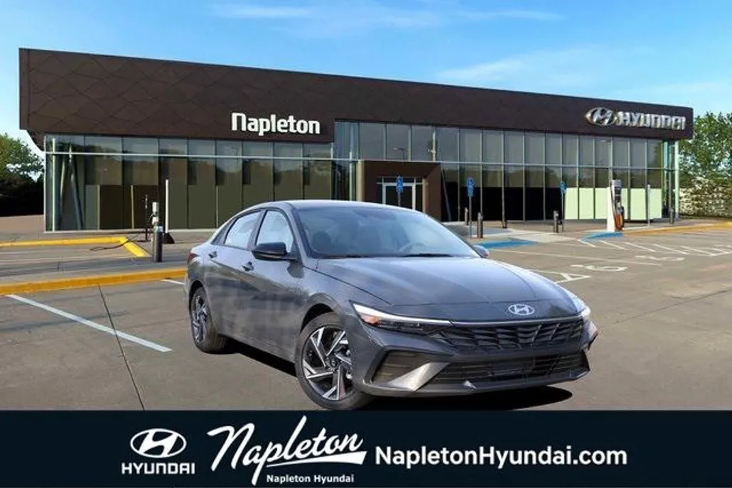 2025 Hyundai Elantra SEL Sport photo 1