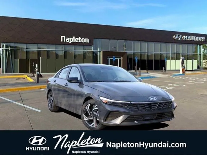 2025 Hyundai Elantra SEL Sport photo 1