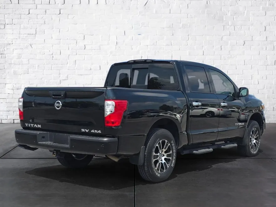 2021 Nissan Titan Crew Cab SV photo 1