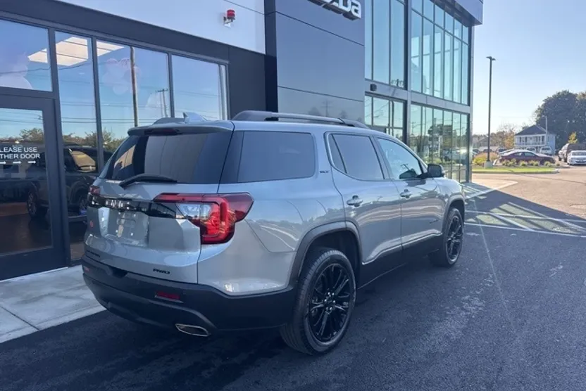 2023 Gmc Acadia SLT photo 1