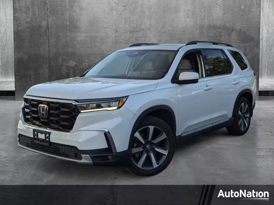2023 Honda Pilot Touring Sport photo 1