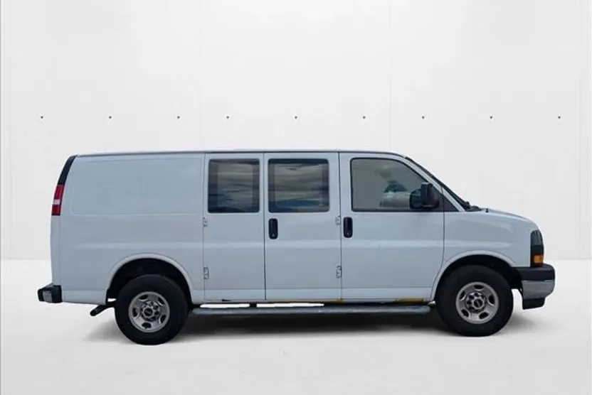 2021 Gmc Savana Cargo 2500 photo 1