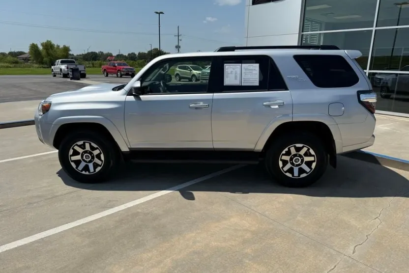 2024 Toyota 4Runner TRD Off-Road photo 1